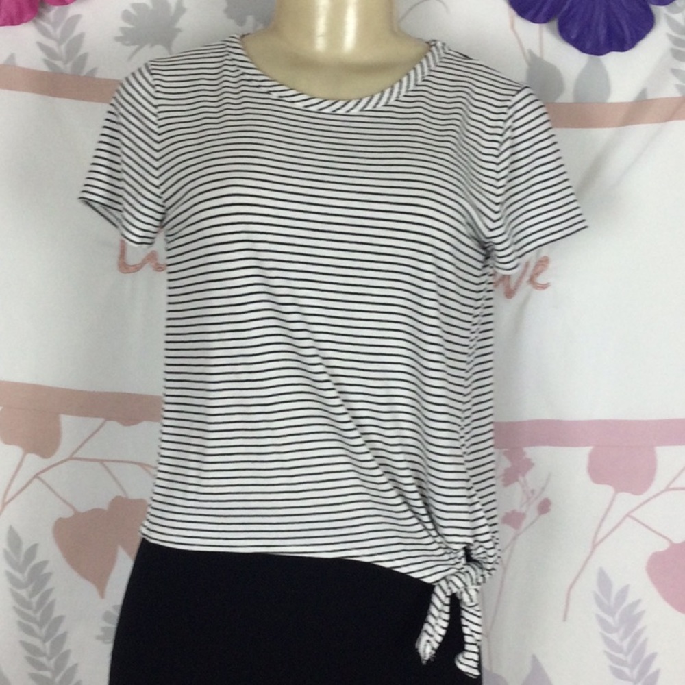 Olivia Rae striped top Sz Medium side knot